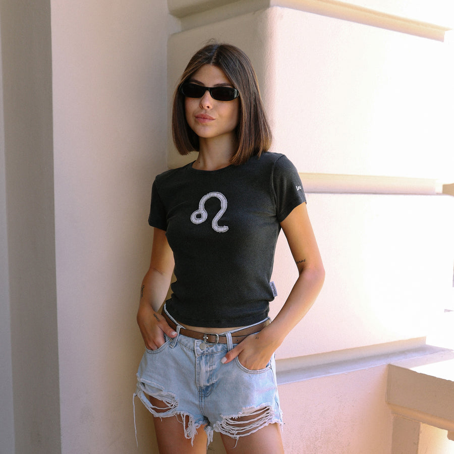 Leo Stitch - Baby Tee - Black Snow