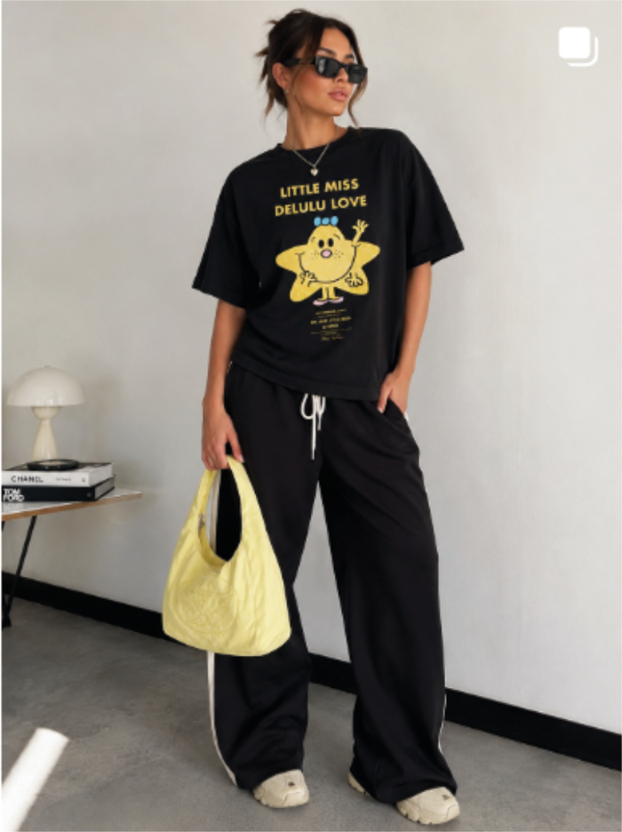 Little Miss Delulu Love - Oversized Tee - Black